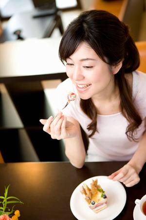 さつまいも専門店よもや|鹿児島産紅はるかを使った新感覚芋スイーツと立ち飲みスタンドの融合店舗